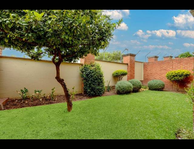 2 BEDROOM APARTMENT FOR SALE IN SUNNINGHILL
